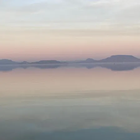 شقة Strandi Apartmanok- Levente