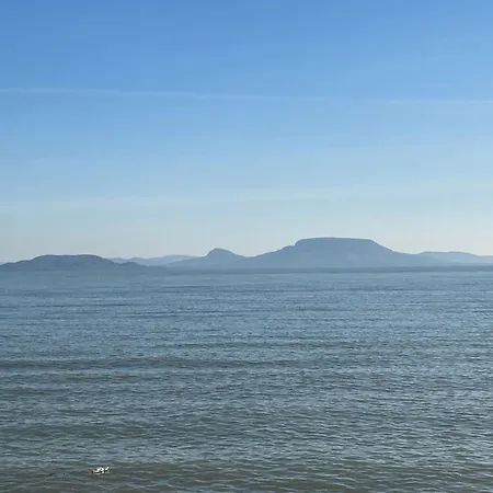 شقة Strandi Apartmanok- Levente *