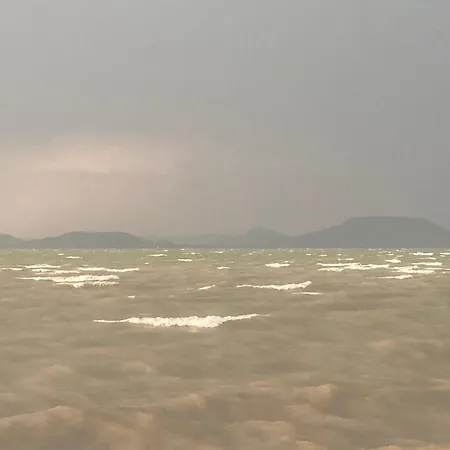 شقة Strandi Apartmanok- Levente