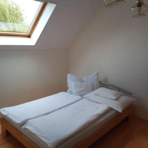 Strandi Apartmanok- Levente شقة *